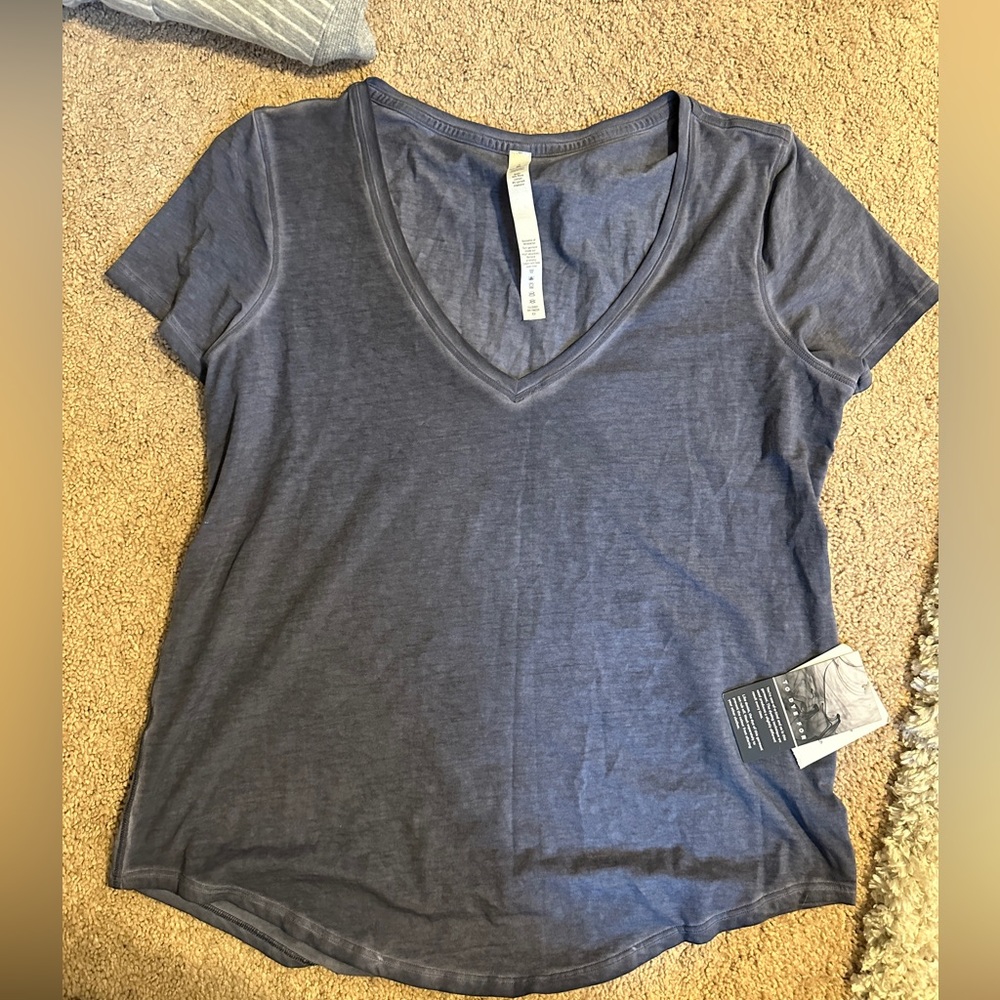Lululemon NEW
T-shirt 
Size 8